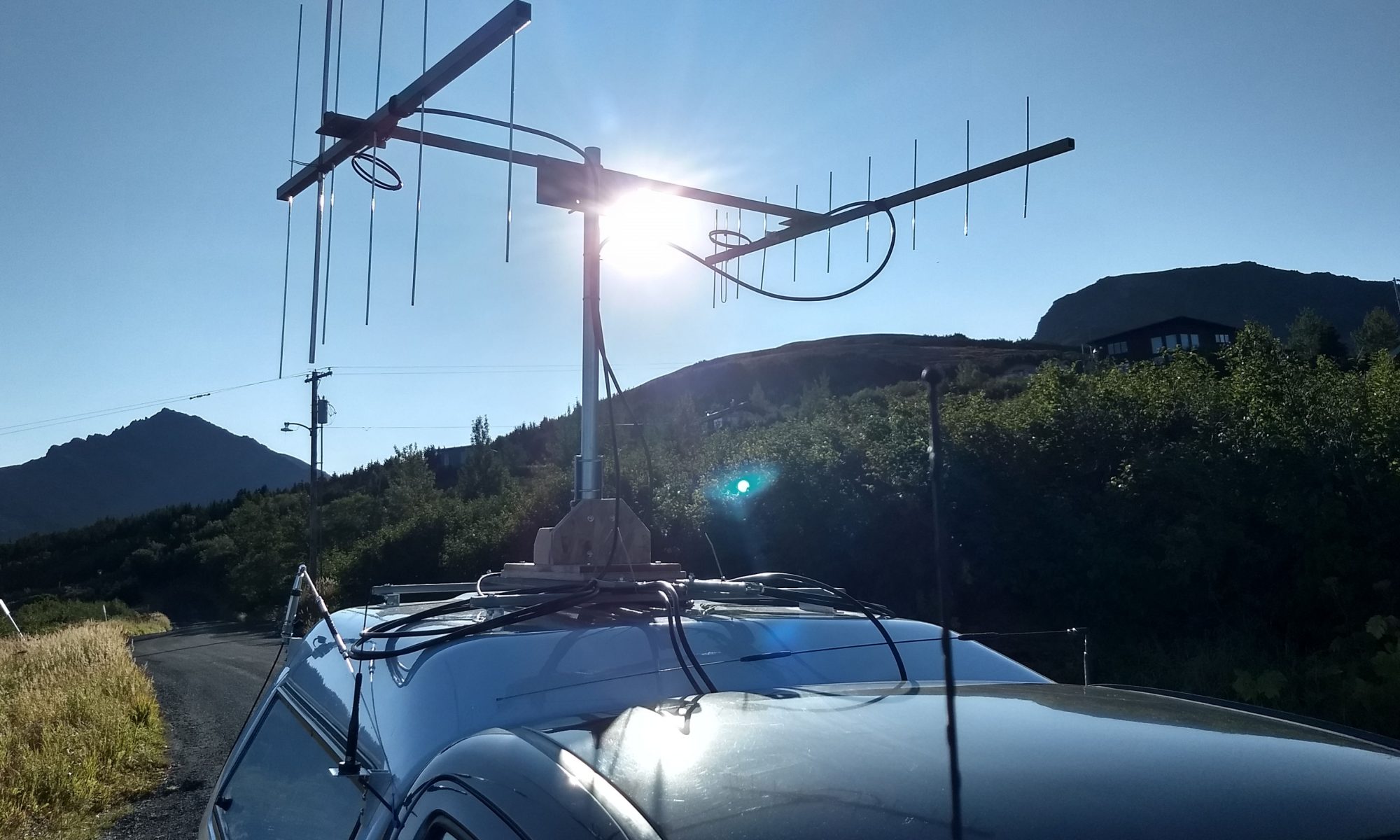 VHF rover antennas on a mobile vehicle